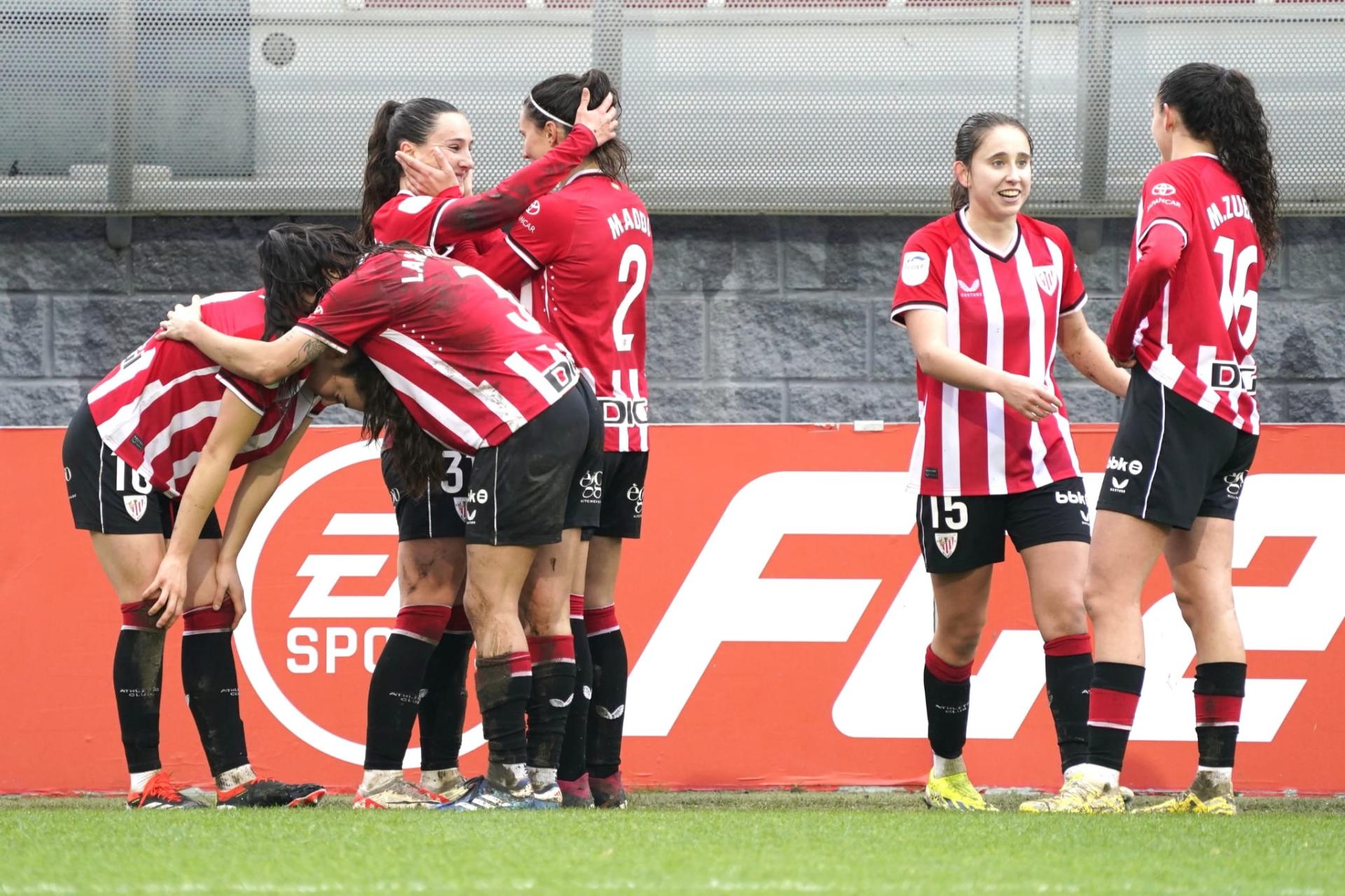 Las jugadoras del Athletic celebran el 2-0 frente a la SD Eibar en el partido disputado este domingo en Lezama