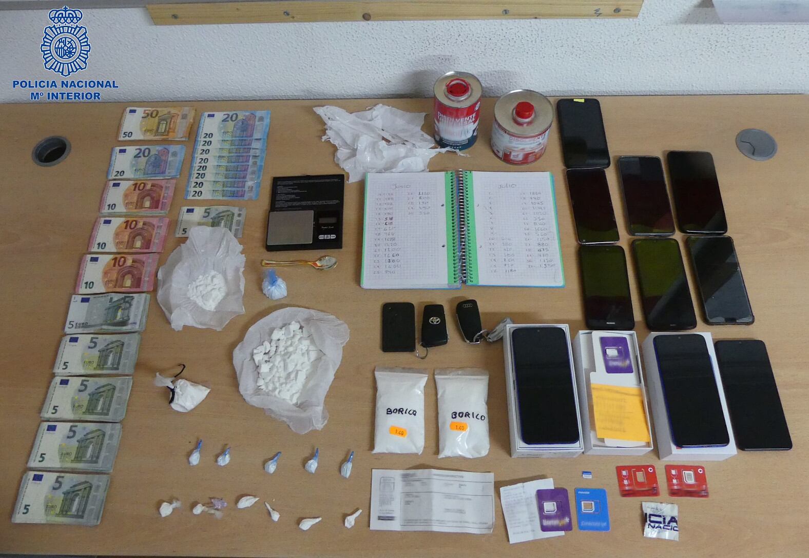 Algunes de les pertenences de la banda criminal que ha capturat la Policía Nacional.