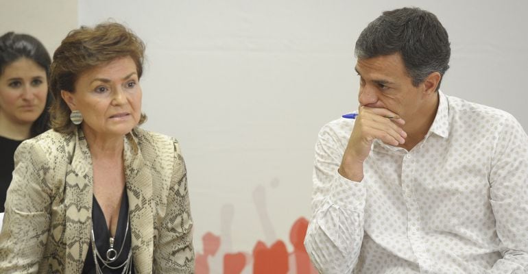 Carmen Calvo junto a Pedro Sánchez durante un acto de la campaña de las primarias