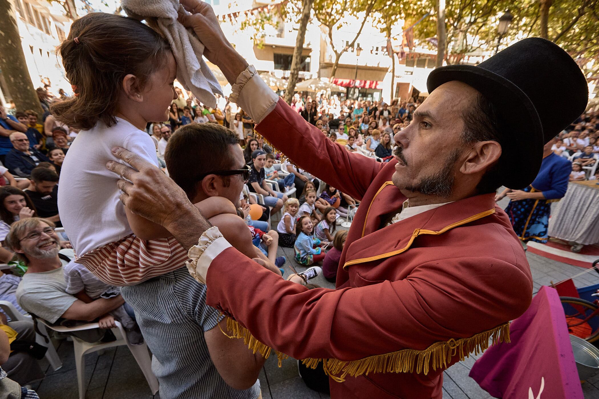 Uno de los espectáculos de teatro de calle celebrado durante la Fira i Festes.