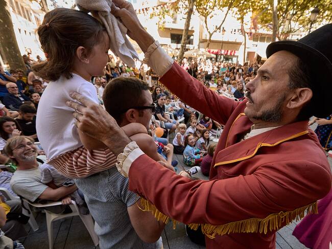 Uno de los espectáculos de teatro de calle celebrado durante la Fira i Festes.