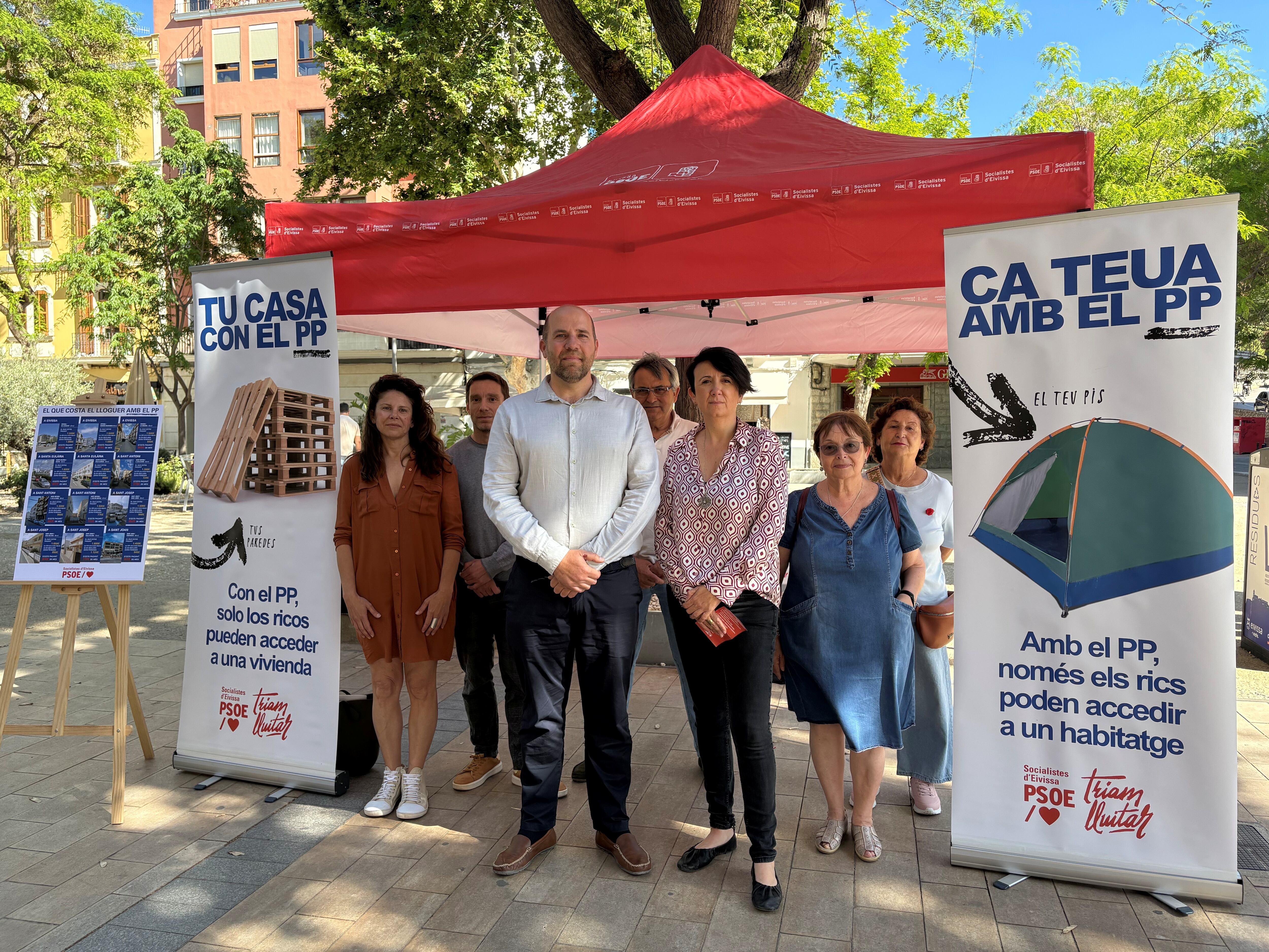 Imagen de la mesa informativa