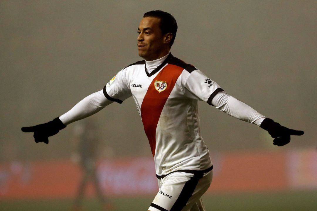 Raúl de Tomás celebra el gol de la victoria del Rayo