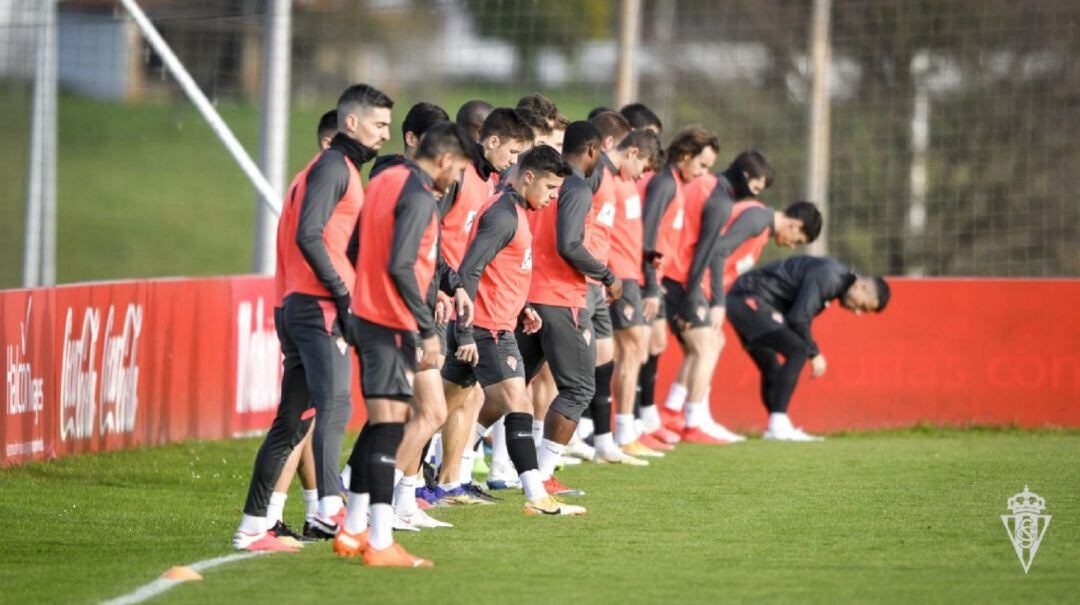 Los jugadores del Sporting durante un entrenamiento. 