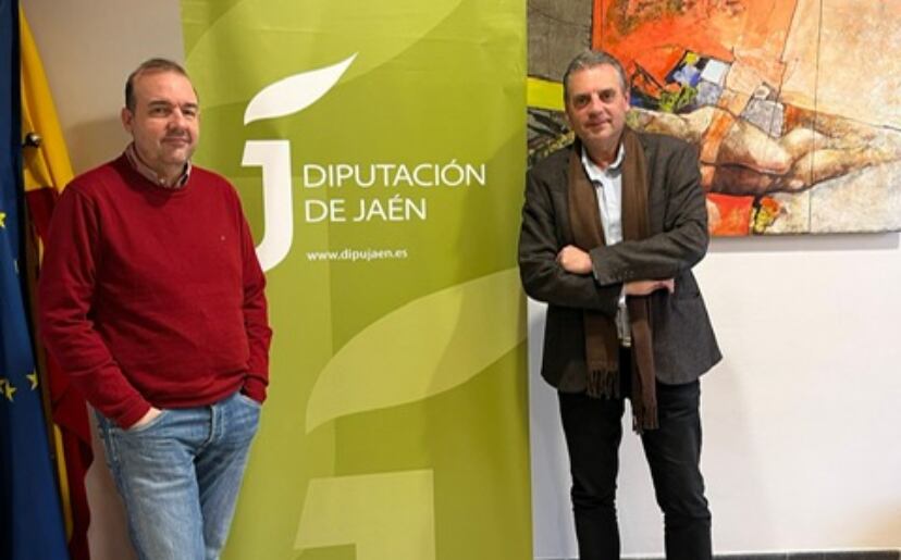 De izqda a dcha, el director de la Muestra de cine español inédito, Enrique Iznaola, y el diputado de Cultura y Deportes, Ángel Vera.