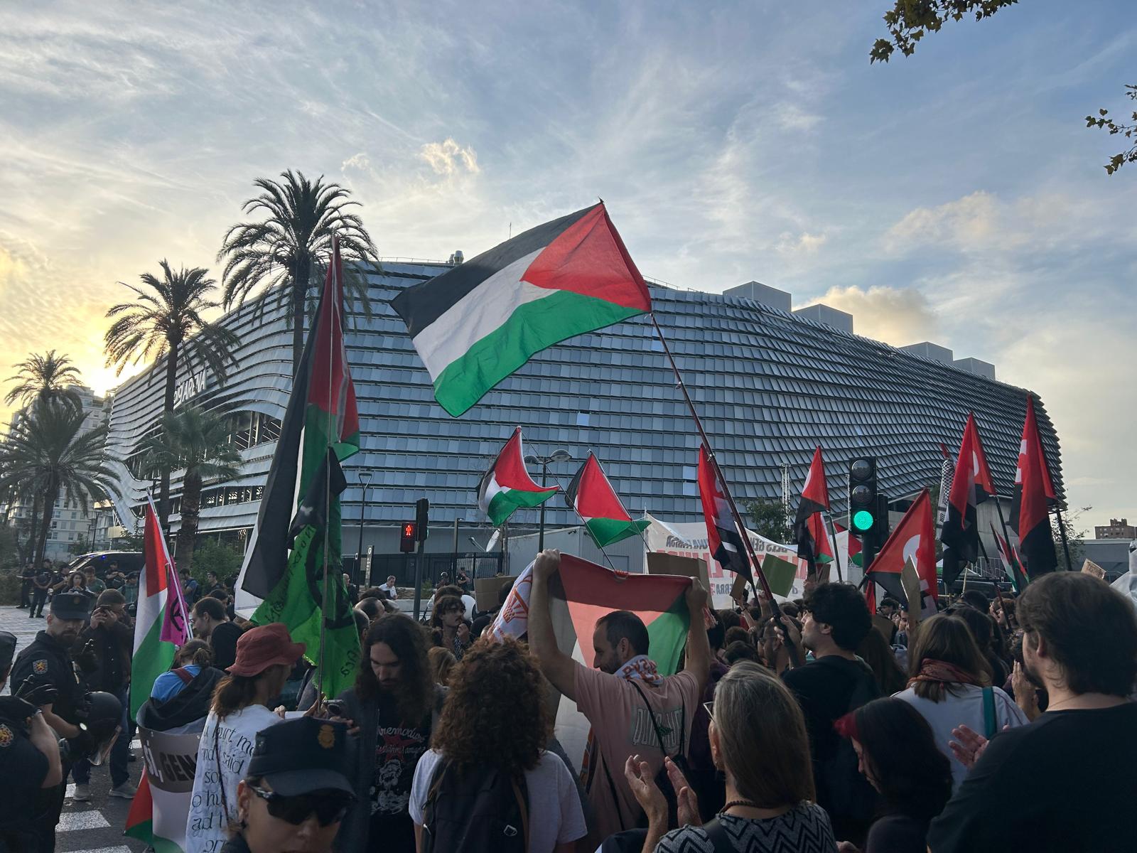 Protestas contra Israel en el Roig Arena