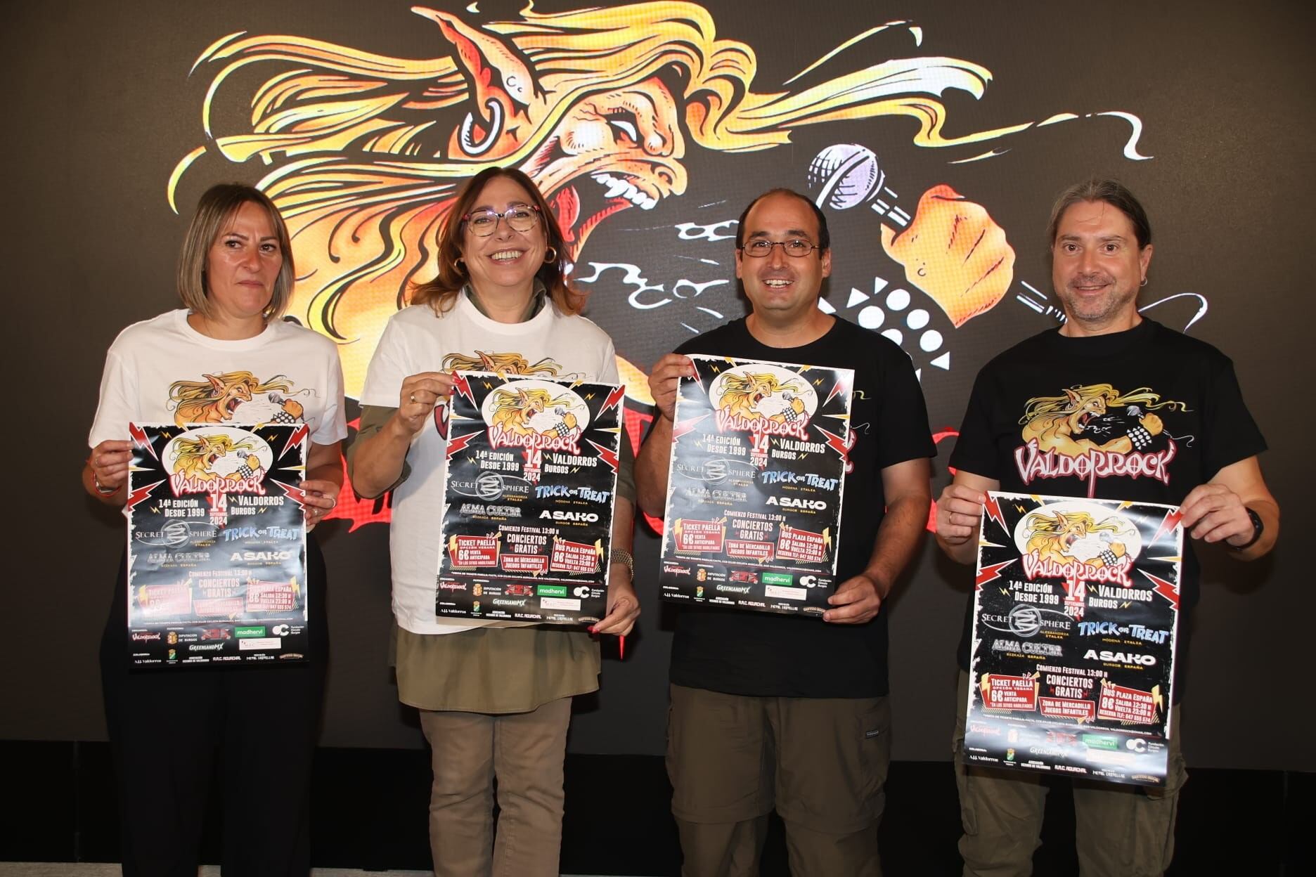 De izquierda a derecha, Cristina Izquierdo (presidenta de la Asociación Valdorrock), Raquel Contreras (diputada de Cultura), César Moral (vocal de la Asociación Valdorrock) y otro miembro de la organización del festival. / Foto: Radio Castilla