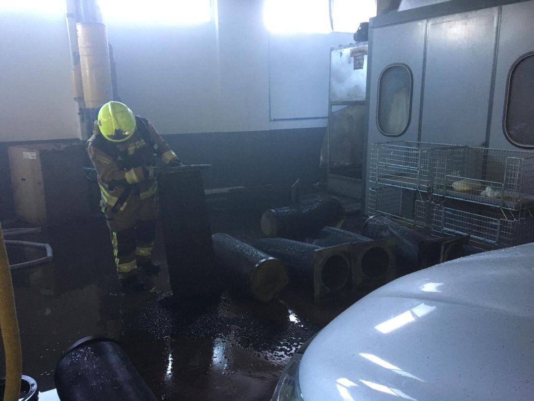 Estado en el que ha quedado la zona de pintura del concesionario