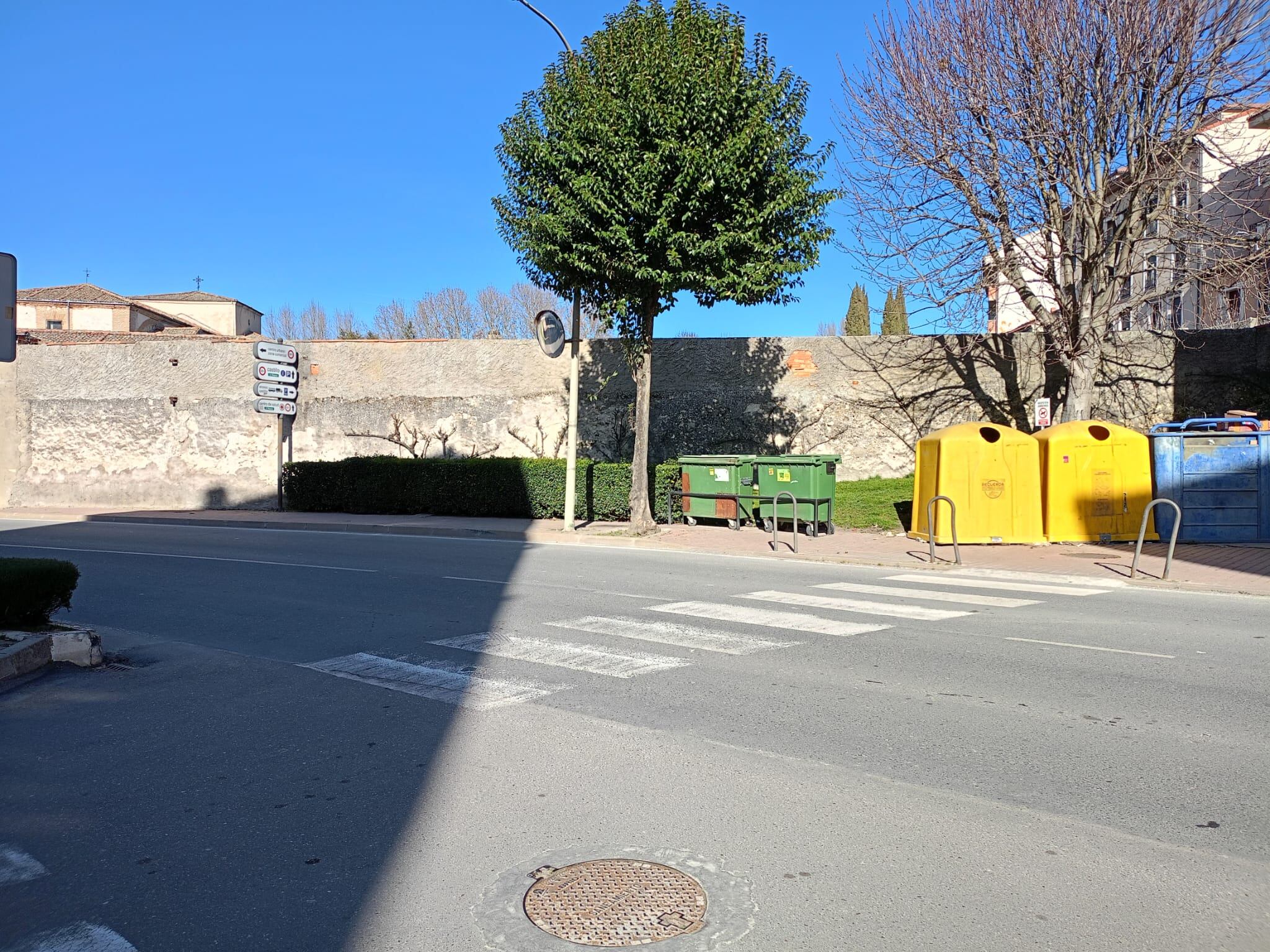 Paso de peatones en la avenida Camilo José Cela de Cuéllar