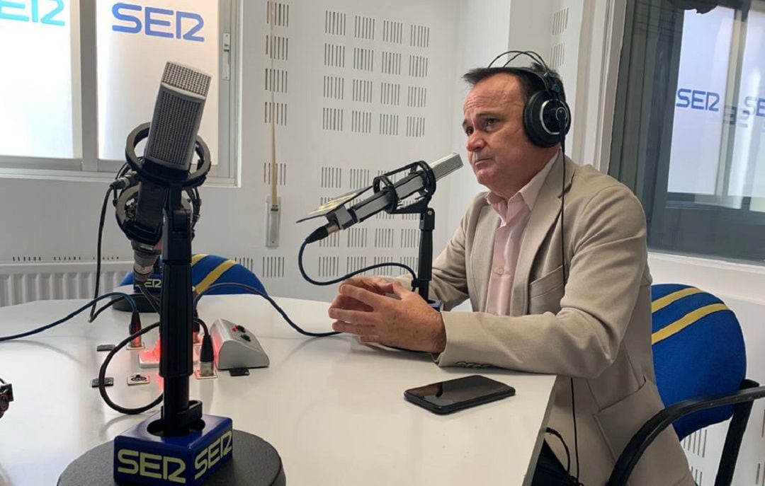 El alcalde de Coslada, Ángel Viveros, en los estudios de SER Henares