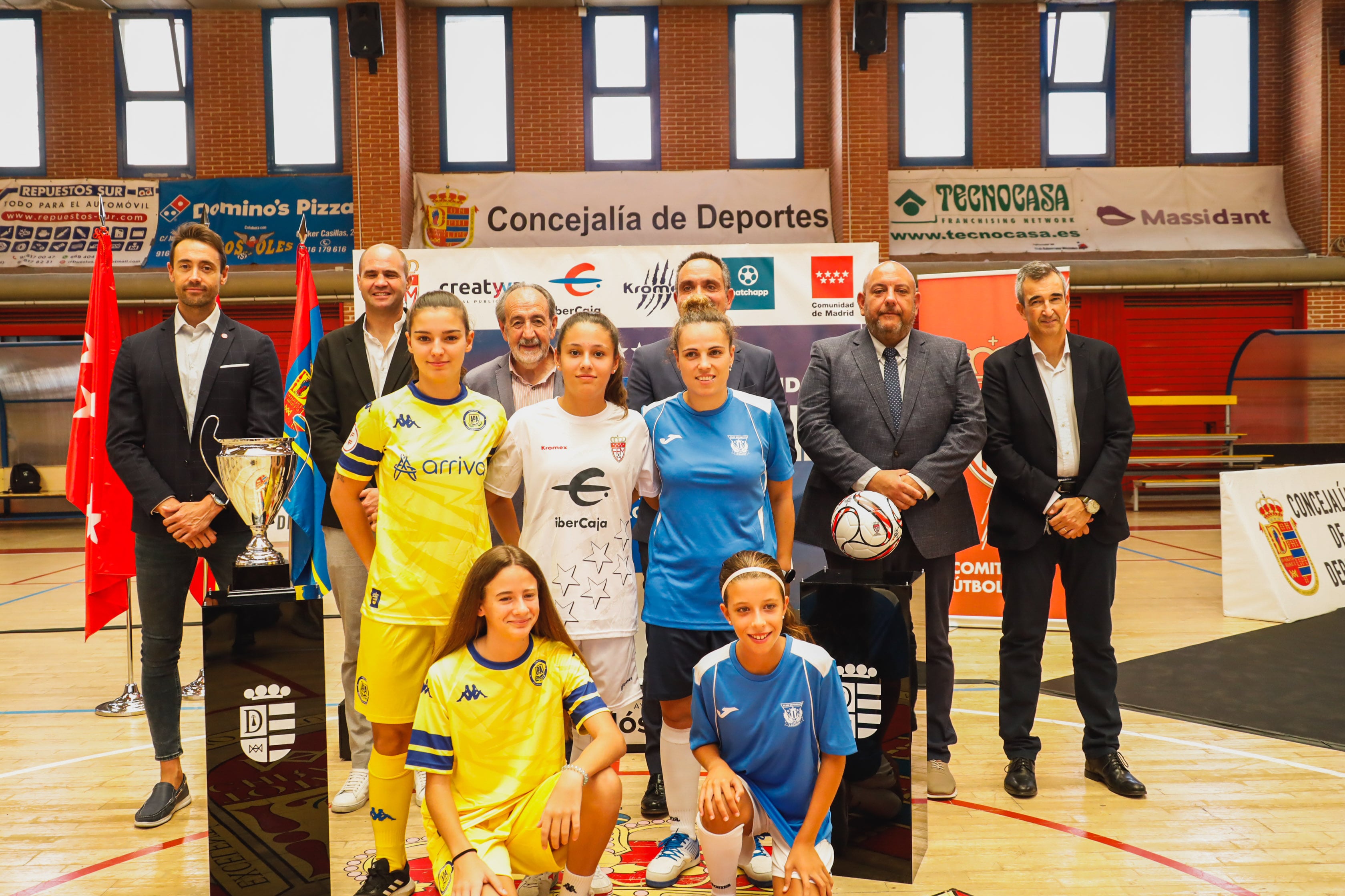 Autoridades junto a representantes de los clubes clasificados para la fase final del torneo que se disputará en Móstoles este fin de semana.