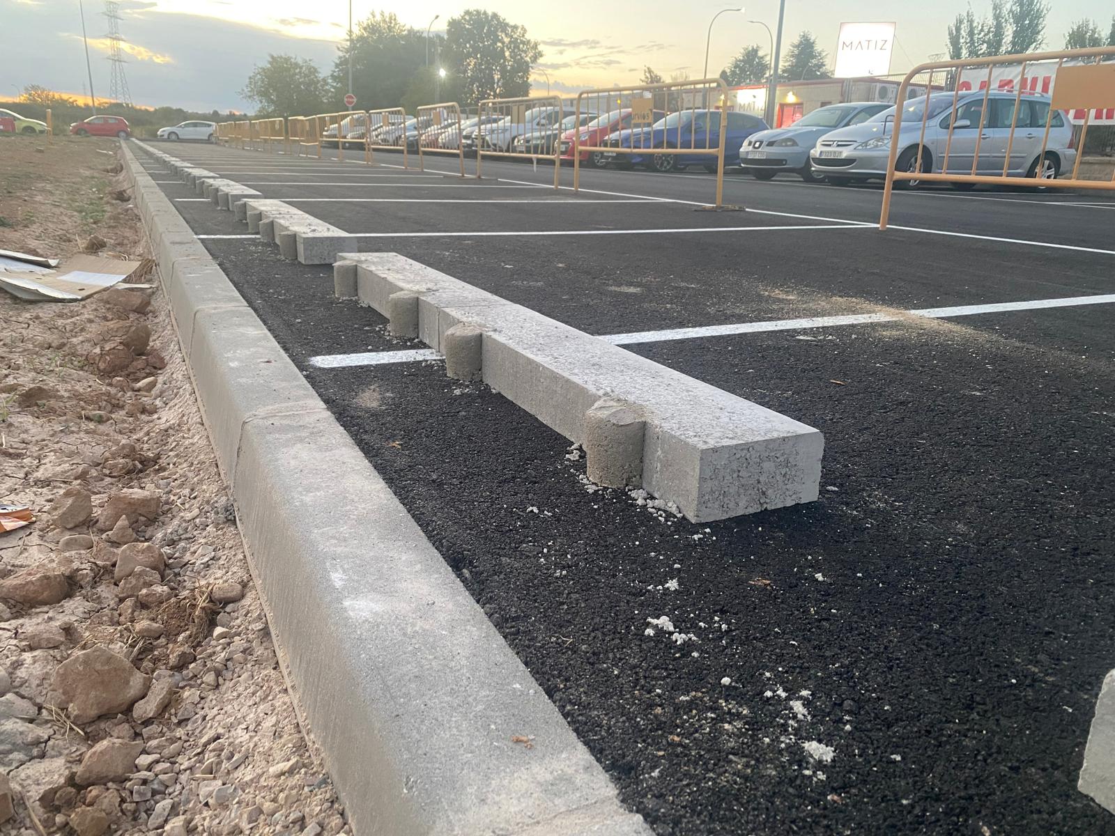Bordillos recién colocados como tope