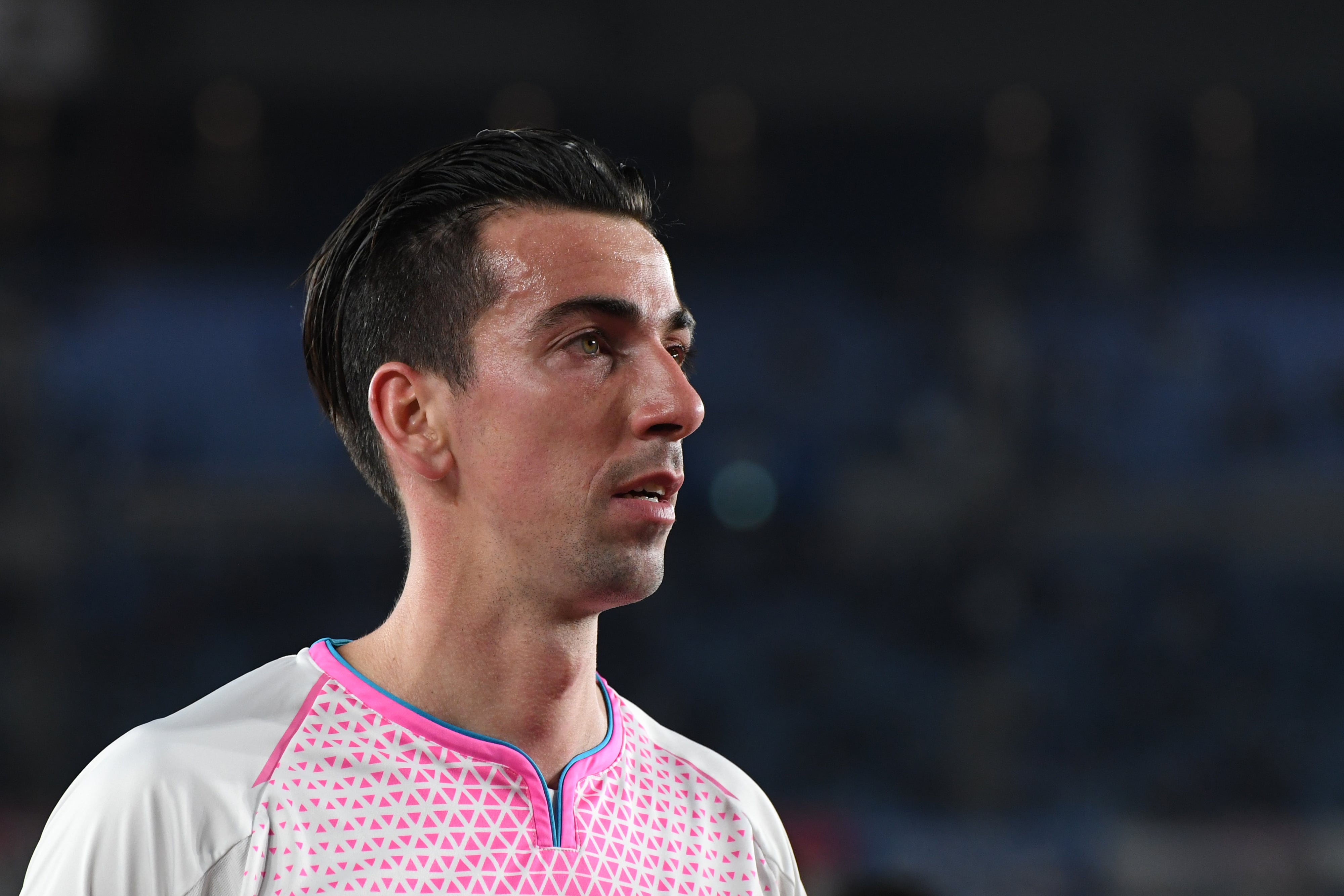 Isaac Cuenca vistiendo la camiseta del  Sagan Tosu japones en una de sus últimas temporadas en activo