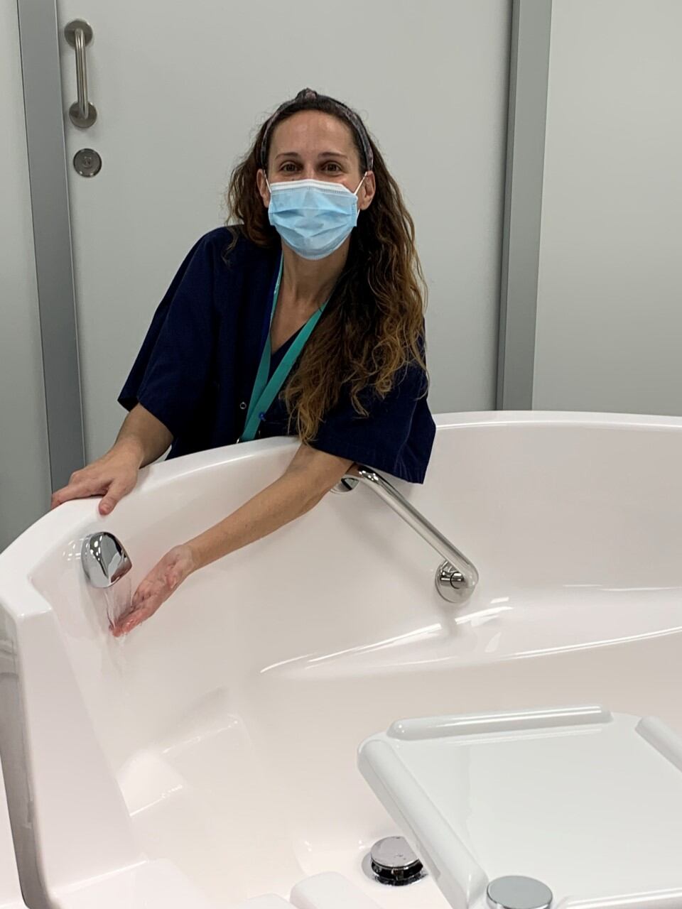 La matrona Ana González, en la Unidad de lactancia