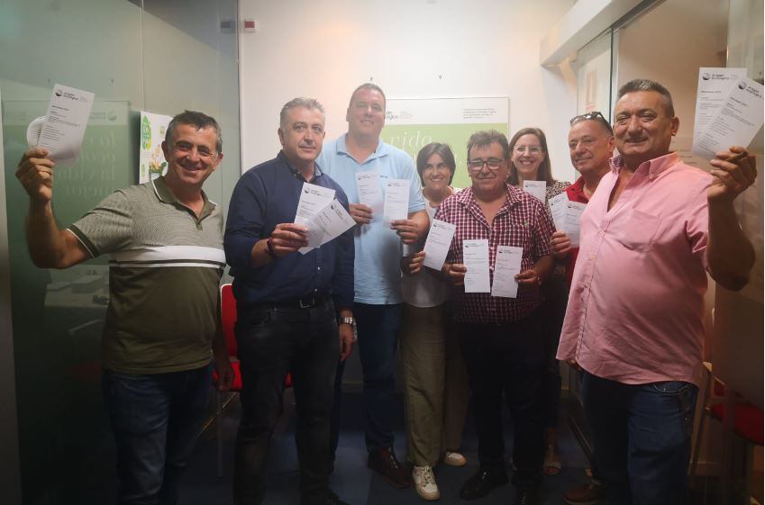 Representantes de la candidatura ganadora con el secretario general de UAGA en Aragón, José Mª Alcubierre