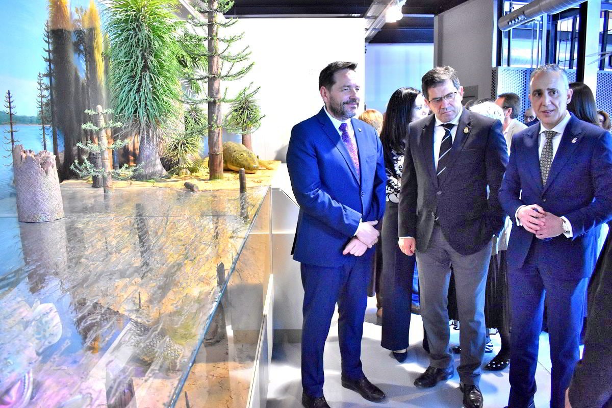 Autoridades visitando el Museo de la Minería