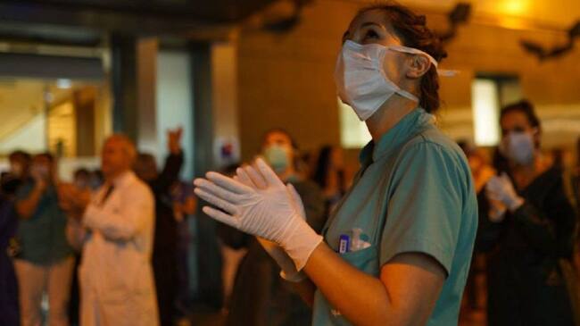 Aplausos de sanitarios