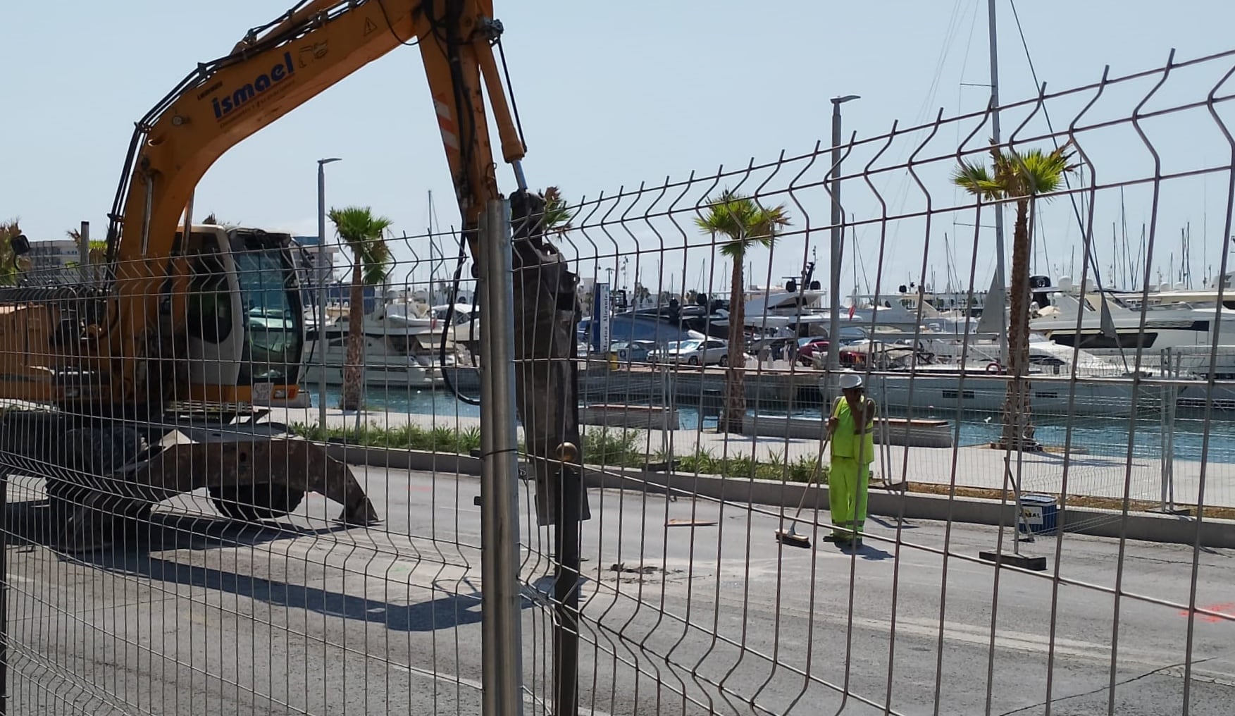 Obras en la fachada litoral de la Ciudad de Alicante cerrada al tráfico