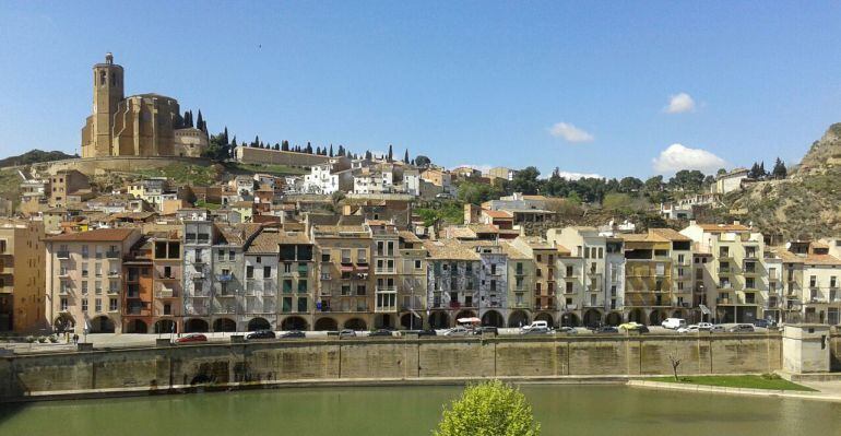 Part del centre històric de Balaguer que dóna al riu.