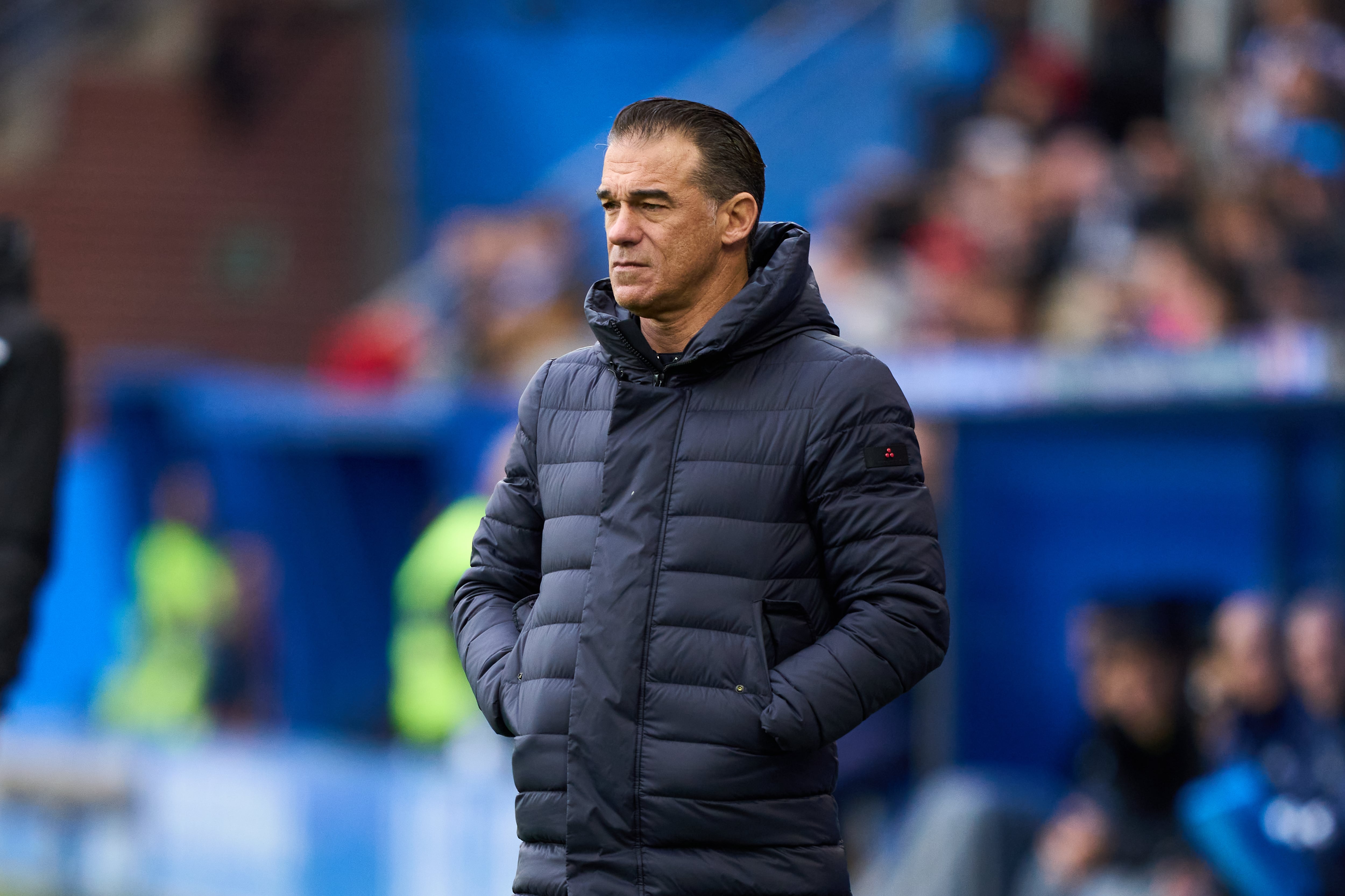 Luis García Plaza en su área técnica durante el partido de LaLiga EA Sports entre del Deportivo Alavés y la UD Las Palmas. (Photo by Juan Manuel Serrano Arce/Getty Images)