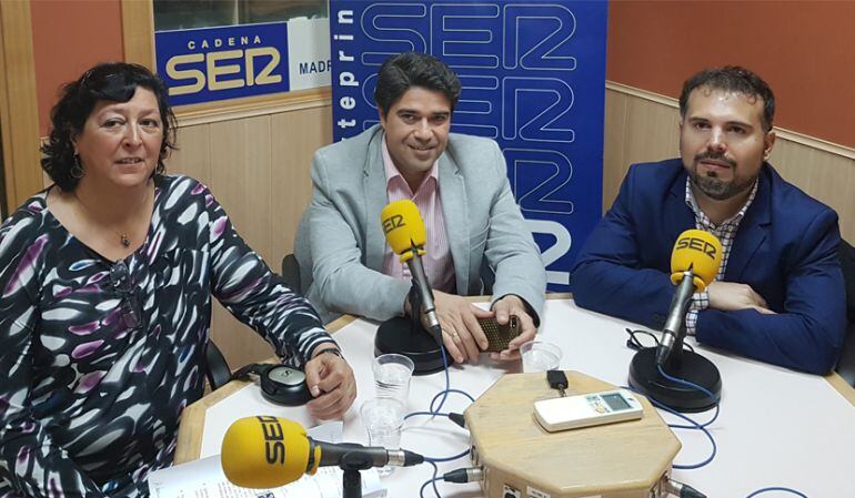 Teresa Fernández, de IUCM en Fuenlabrada; David Conde, del PP de Valdemoro, y Carlos Delgado, de ULEG, en la tertulia política