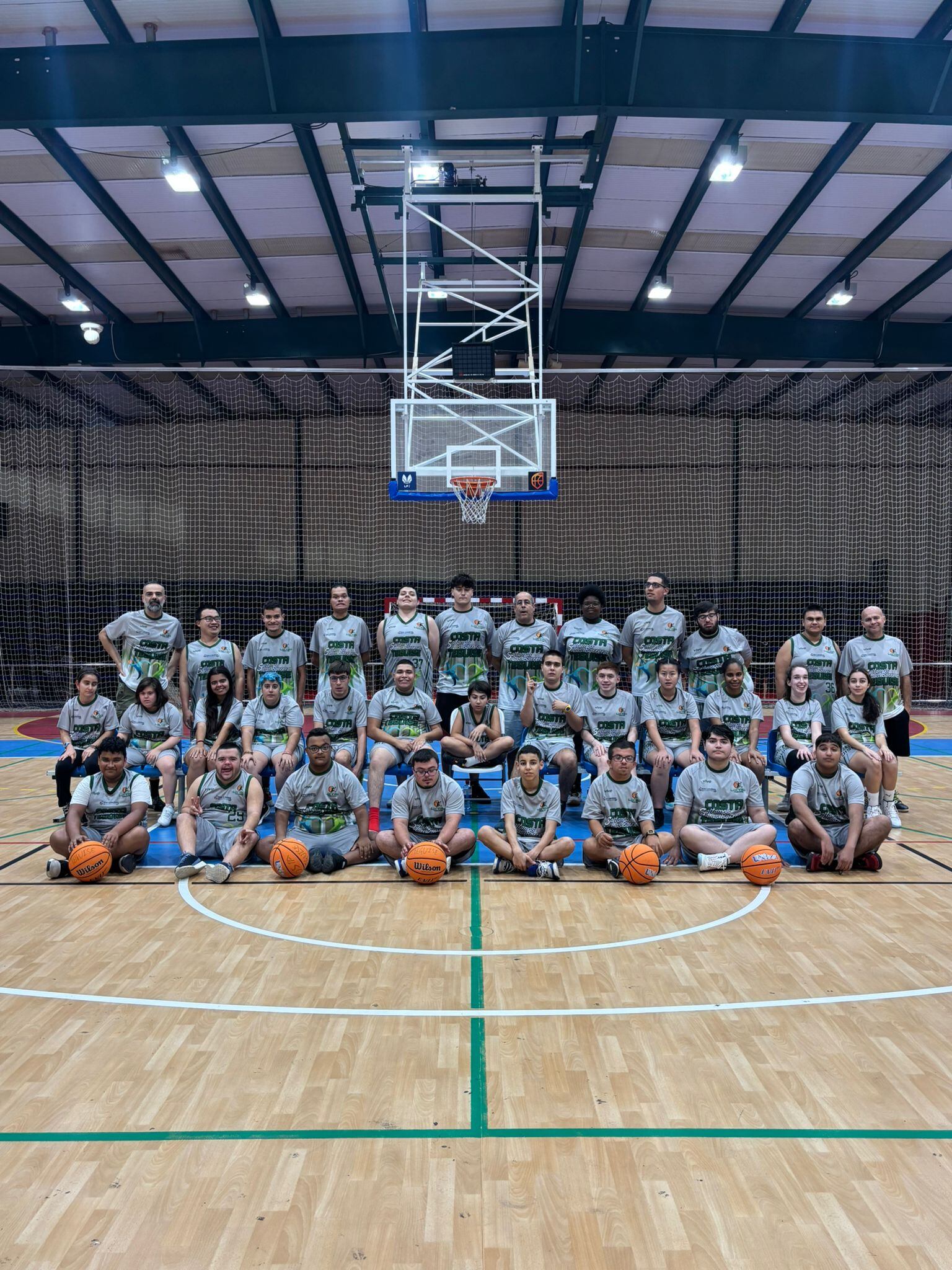 Los dos equipos inclusivos de Costa Teguise “Saltamos las barreras”.