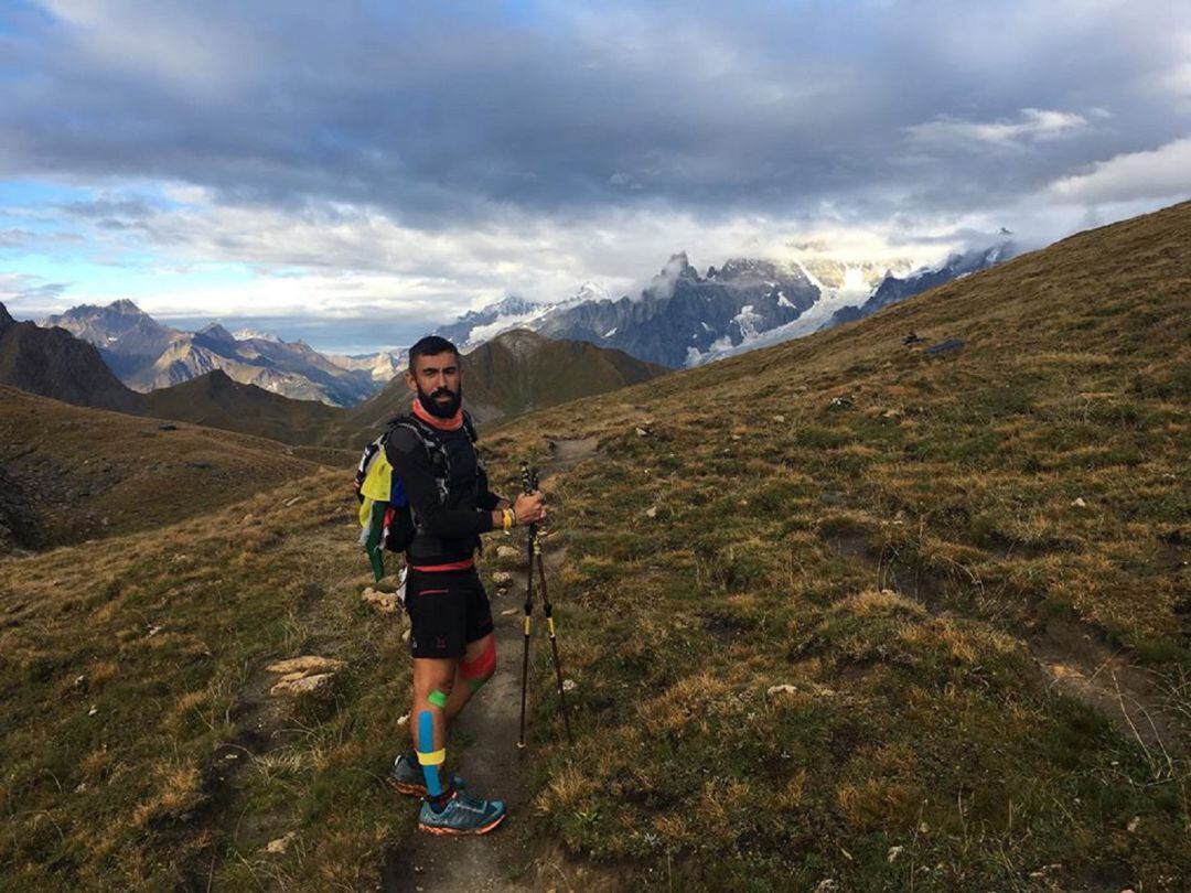 El atleta ribereño posa en medio de su travesía