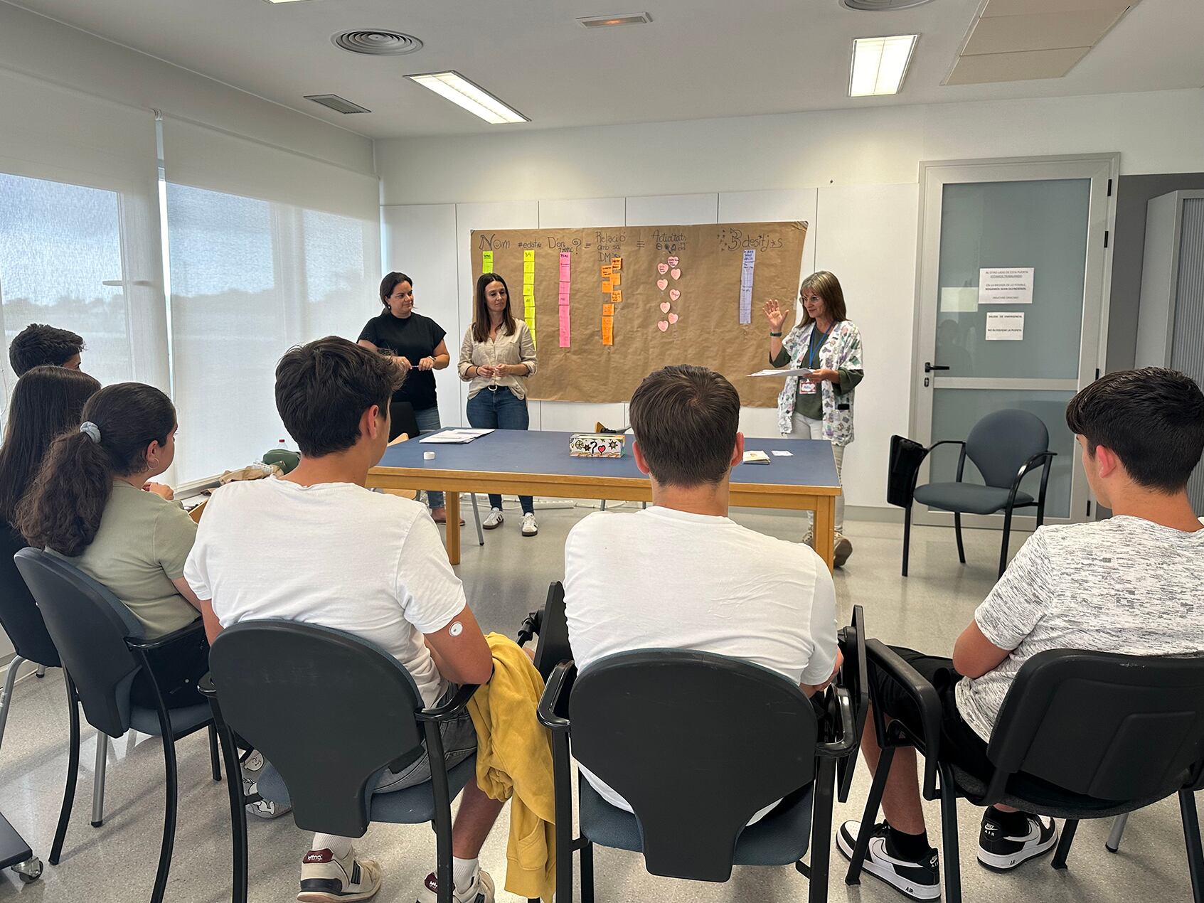 Joves al taller de diabetis