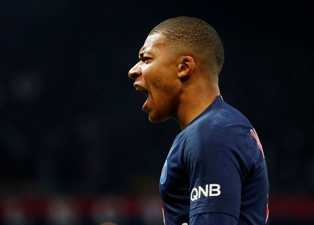 Kylian Mbbapé durante un encuentro con el PSG