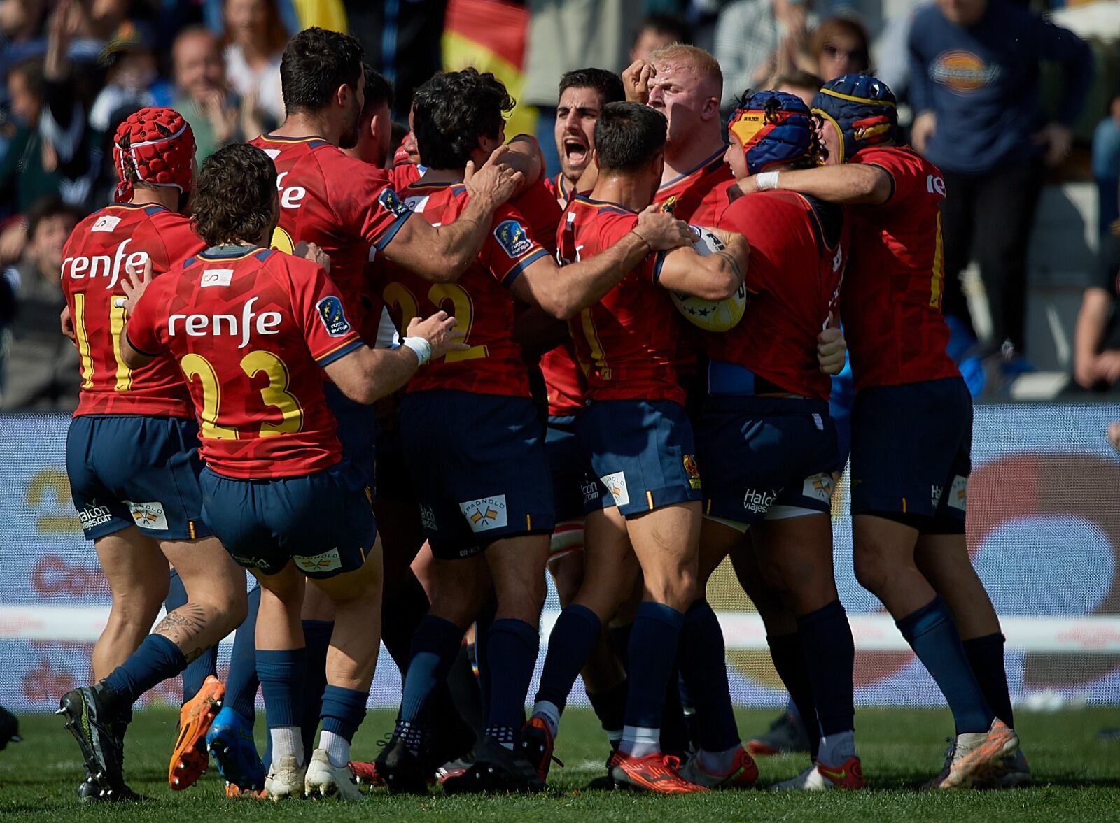 La Selección española de rugby celebrando el triunfo