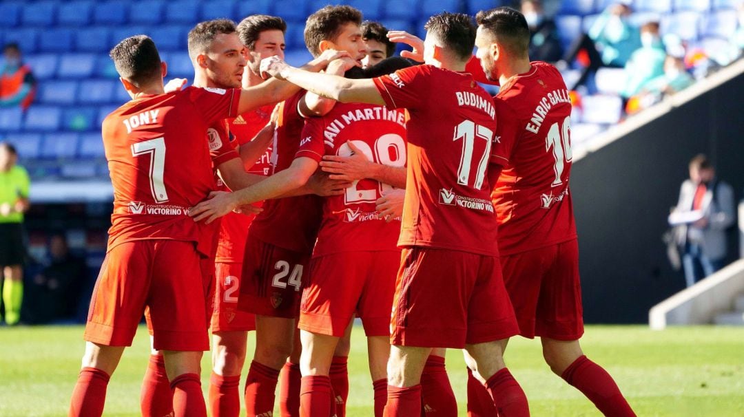 Osasuna celebra el primero de sus goles en el campo del Espanyol para pasar a octavos 