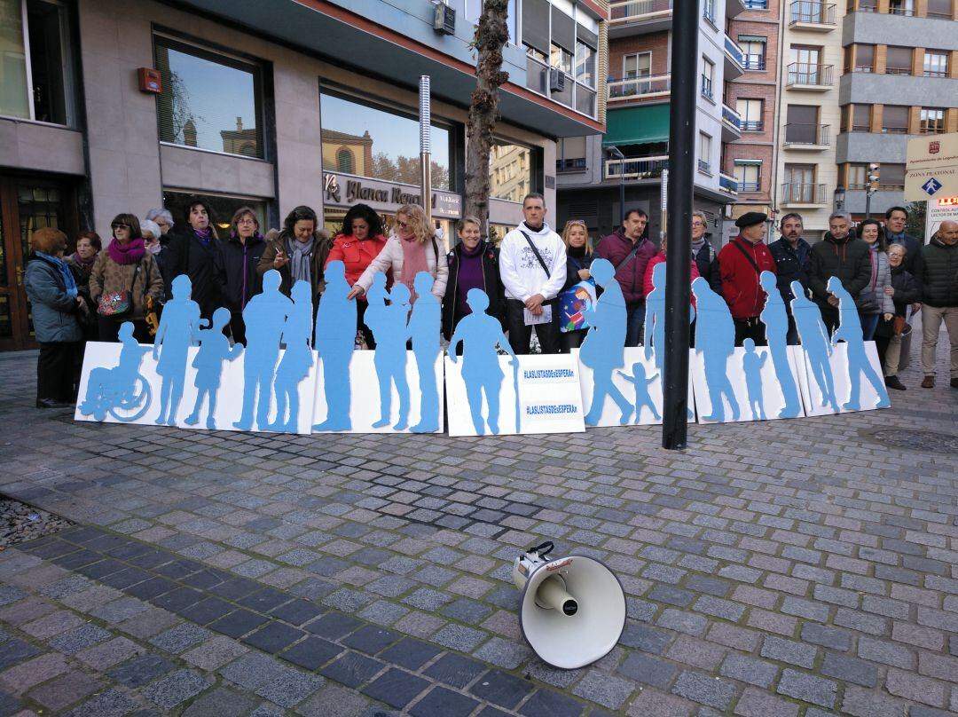 La Marea Blanca se ha concentrado ante la Consejería de Salud