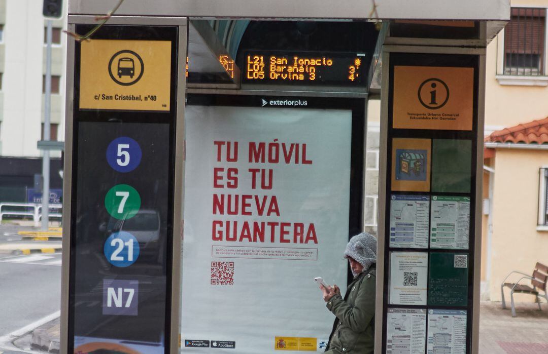 Marquesina del servicio público de transportes de pamplona (Villavesa)