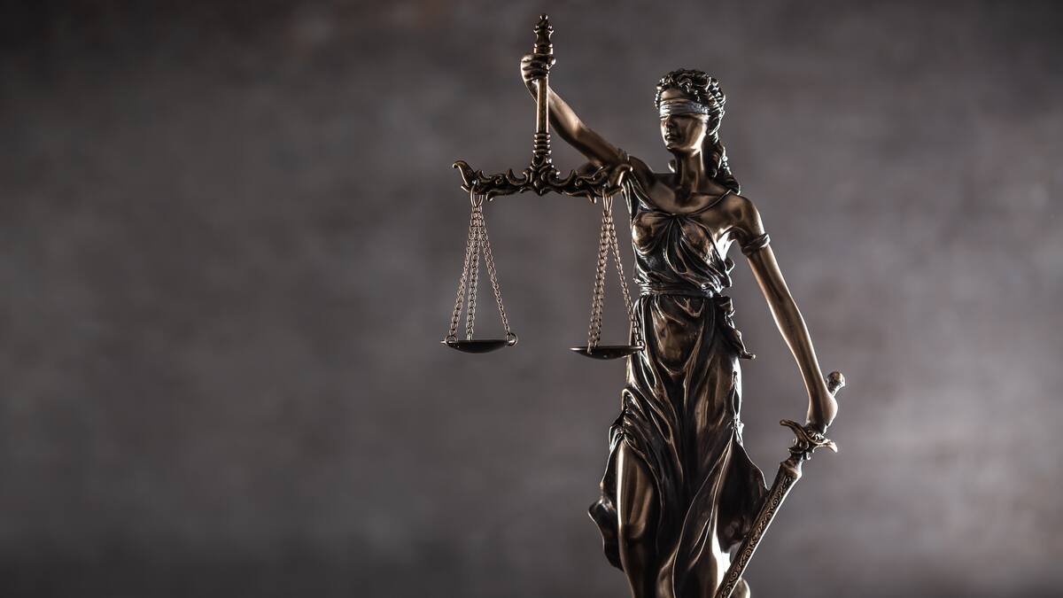 En el principio fue la palabra | Justicia