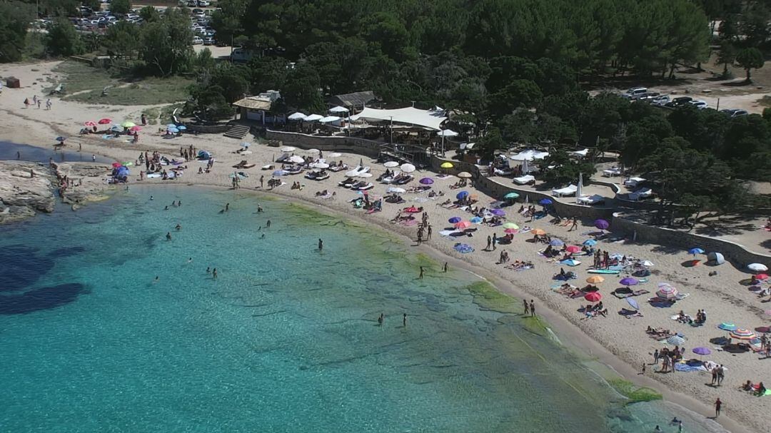Vista aérea de una playa de Sant Josep