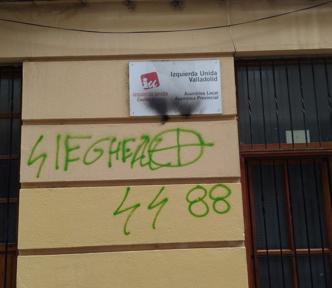 Pintadas en la sede de IU