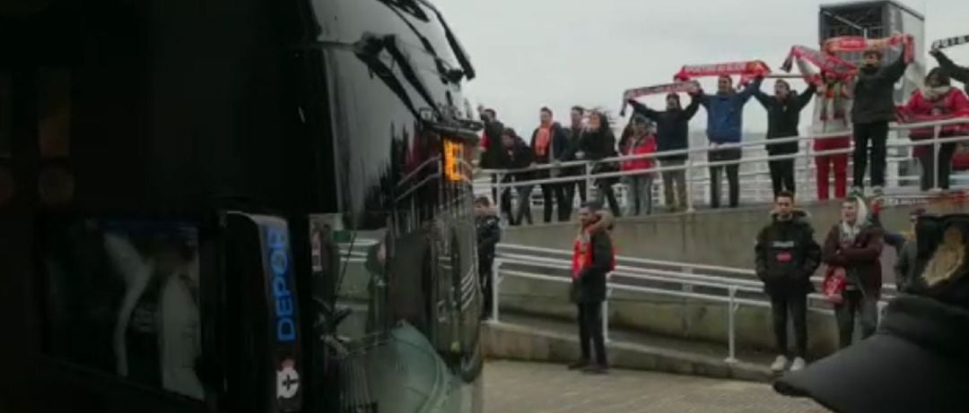 Recibimiento al Deportivo en el Molinón