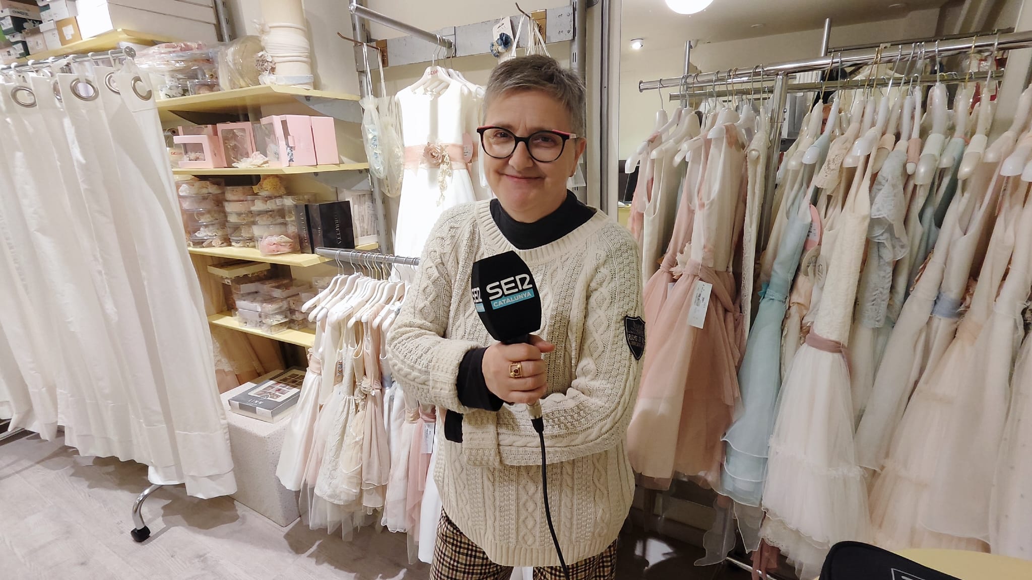 Montse Eritja, presidenta de l'Eix Comercial, en un moment de l'entrevista amb Ràdio Lleida.