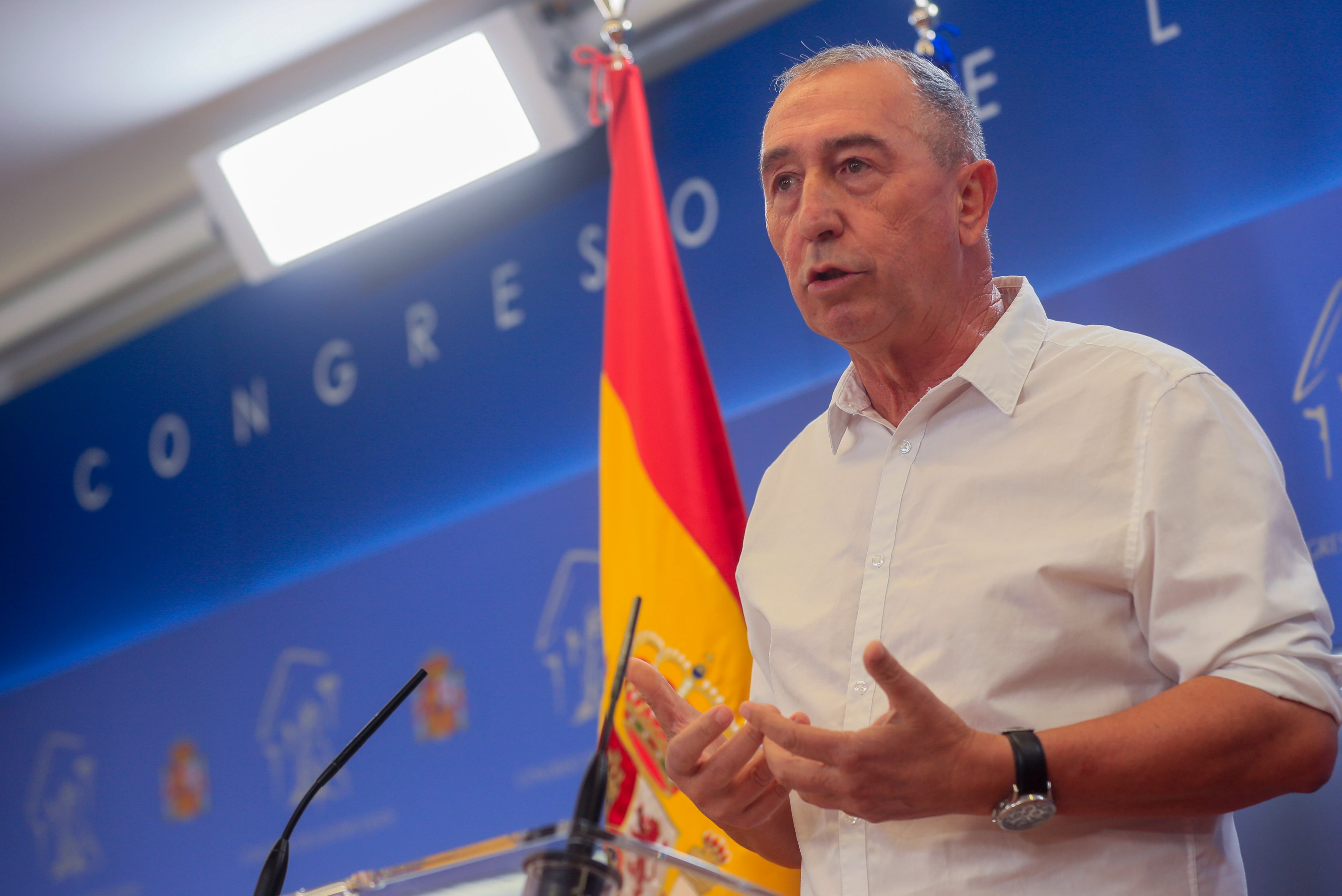 GRAF3809. MADRID, 27/09/2022.- El portavoz de Compromis, Joan Baldovi, ofrece una rueda de prensa antes de la Junta de Portavoces celebrada, este martes, en el Congreso de los Diputados en Madrid. EFE/ Fernando Alvarado
