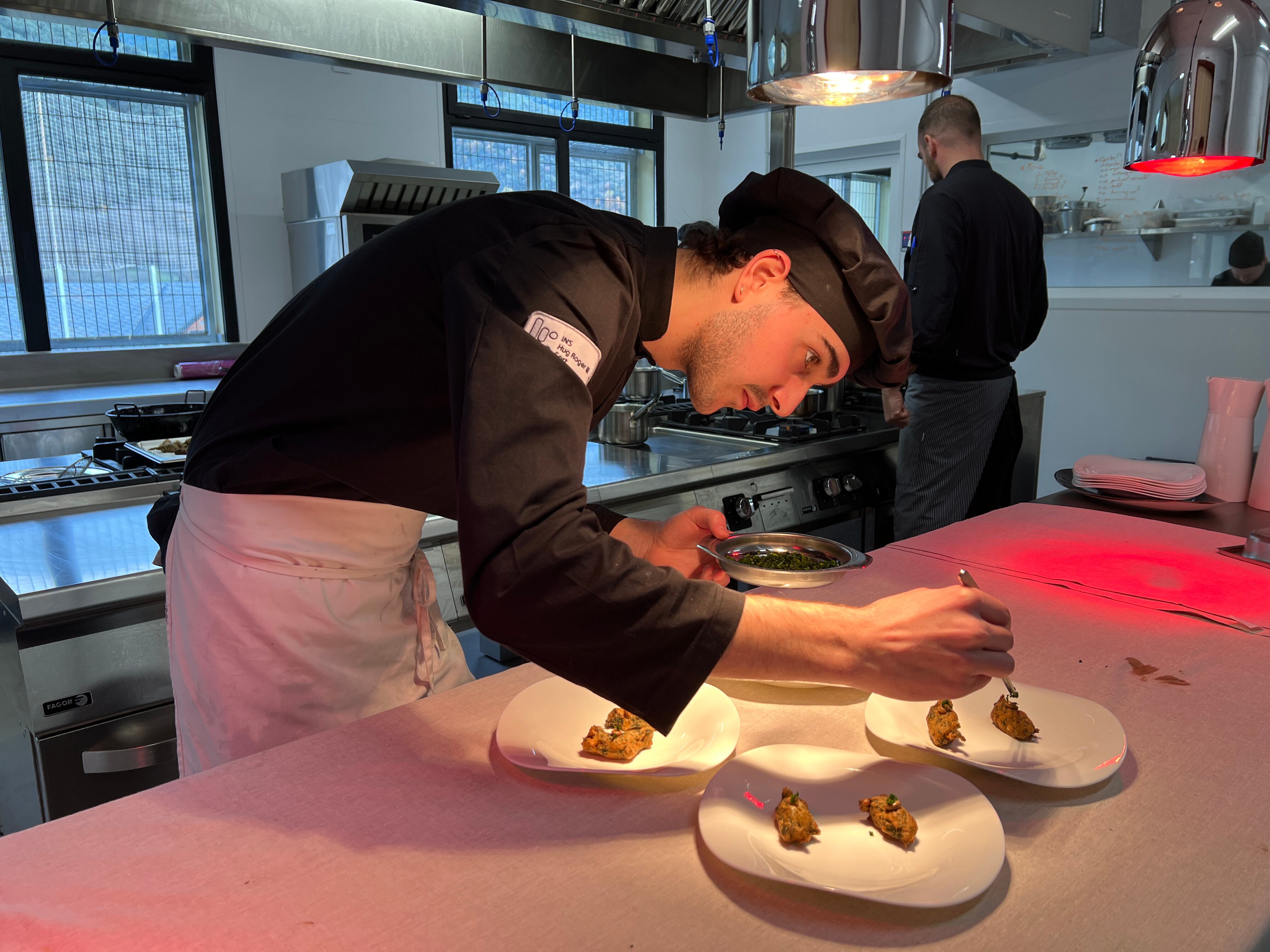 El sector serveis és el que lidera el volum d'aturats a Lleida, tot i que al febrer és el sector on més ha baixat l'atur. Foto: ACN.