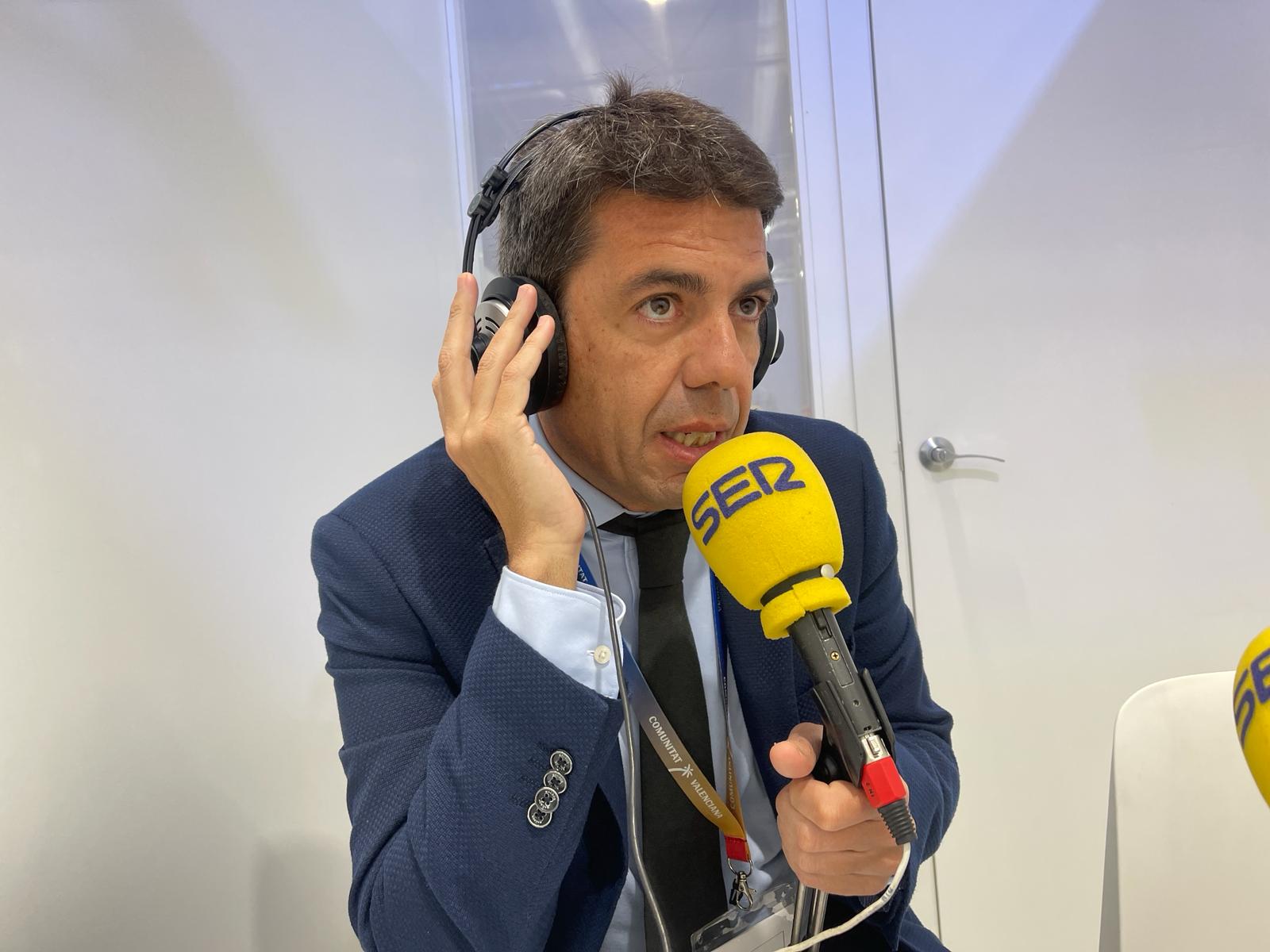 El president Carlos Mazón durante la entrevista en Hoy por Hoy Valencia desde Fitur