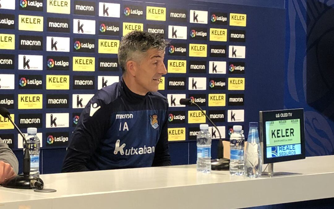 Imanol Alguacil en la sala de prensa de Zubieta