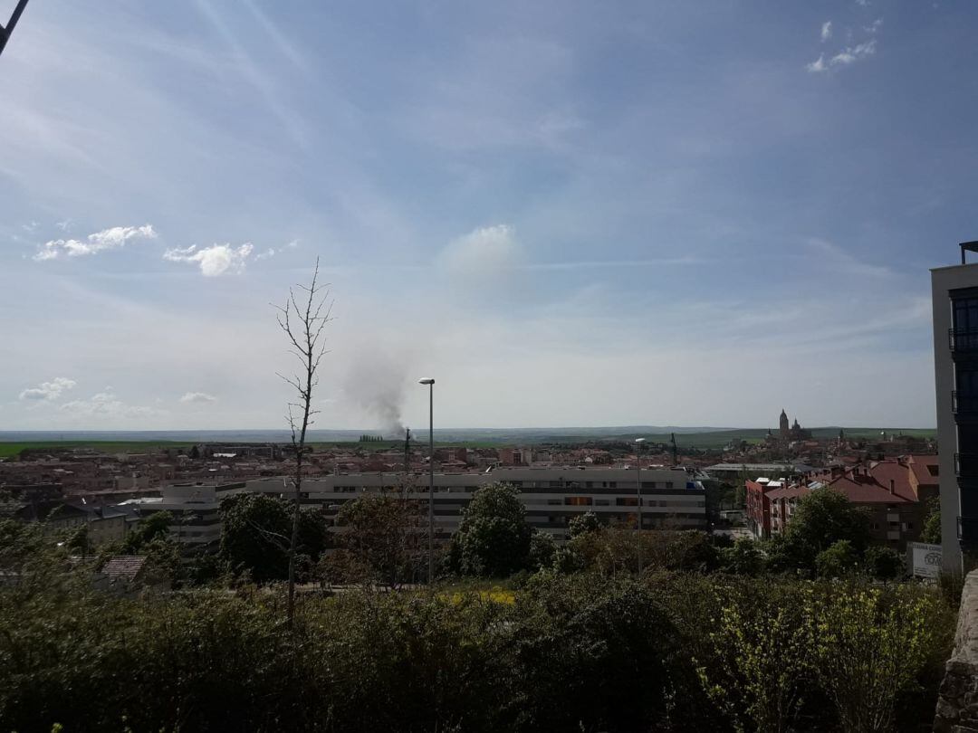 Vista del incendio de Valverde desde Nueva Segovia el sábado por la tarde