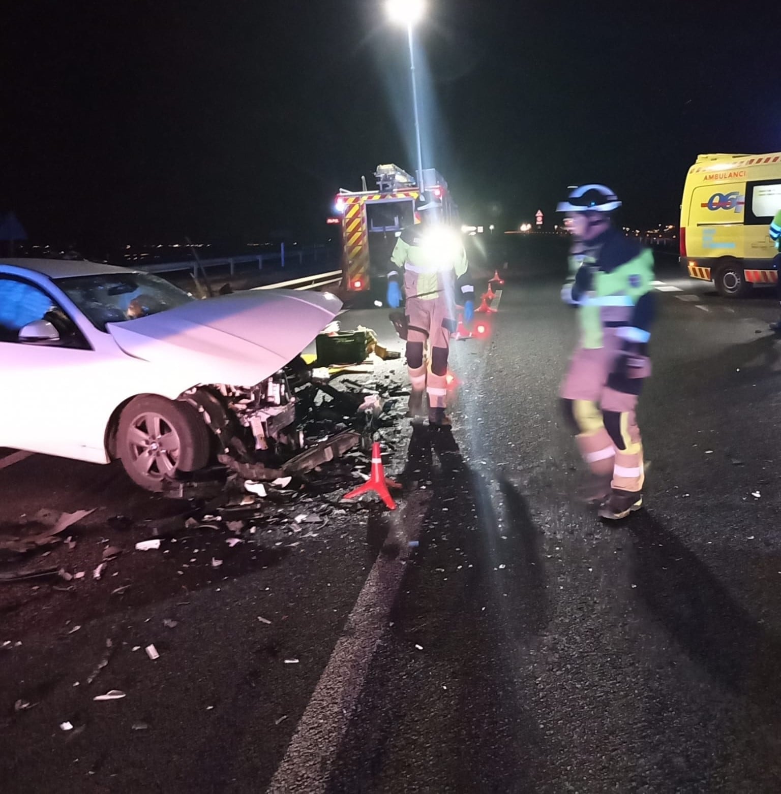 Una fallecida al chocar frontalmente dos vehículos, uno de ellos en sentido contrario en la la A-7 en Alhama de Murcia.