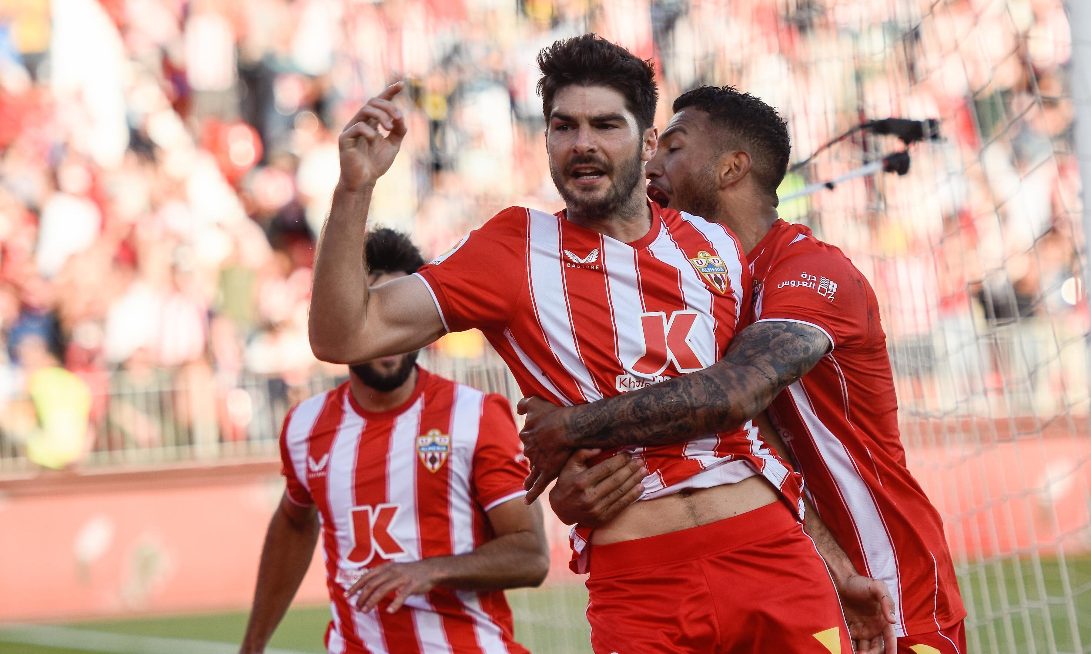 Gonzalo Melero celebrando con rabia el primer gol de la tarde.