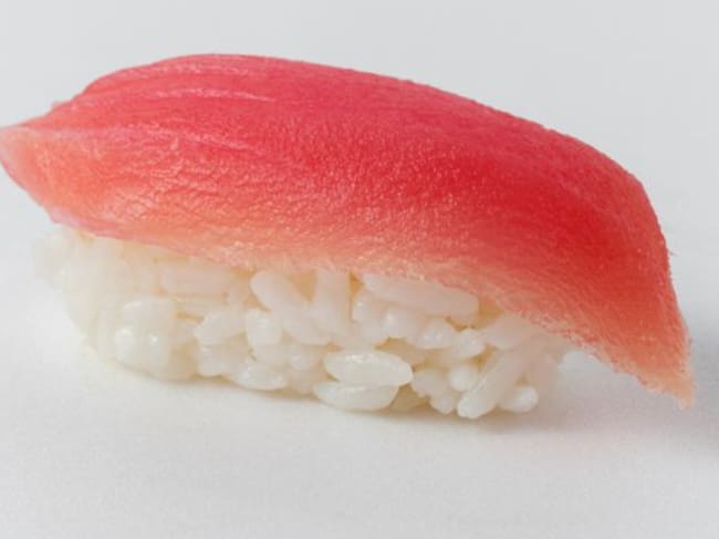 El nigiri de atún es uno de los símbolos de la cocina japonesa. La enorme demanda del país ´nipón marca los precios de este producto a nivel mundial.