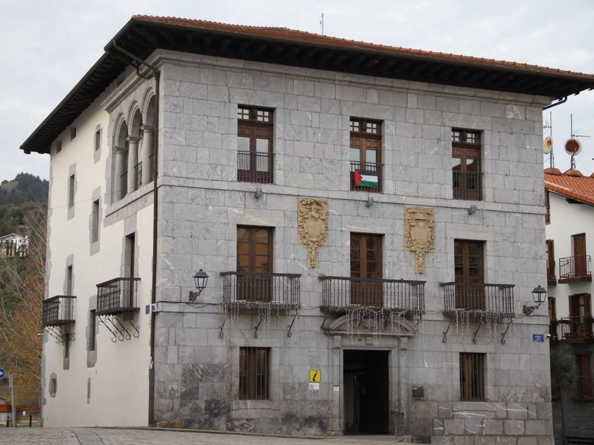 El PNV acusa a la alcaldesa de Markina-Xemein de no respaldar al agente municipal agredido