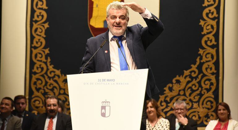 Talavera de la Reina (Toledo). Millán Salcedo ha puesto el tono de humor en el acto institucional del día de Castilla-La Mancha 