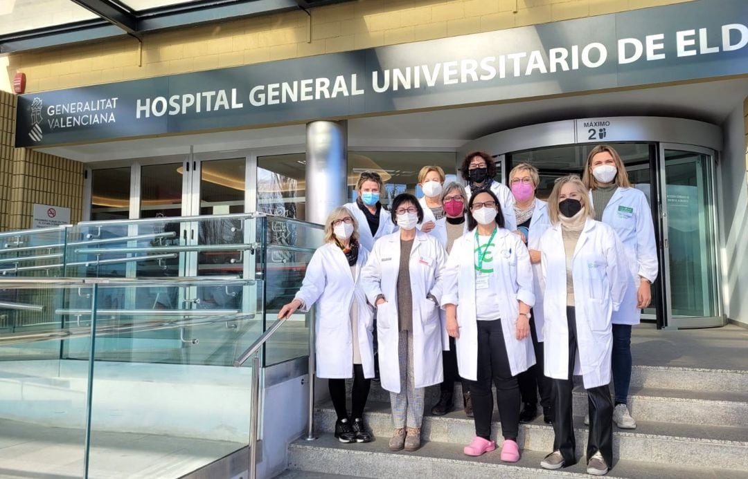 Isabel Blanes, voluntaria AEC Elda en Hospital Elda