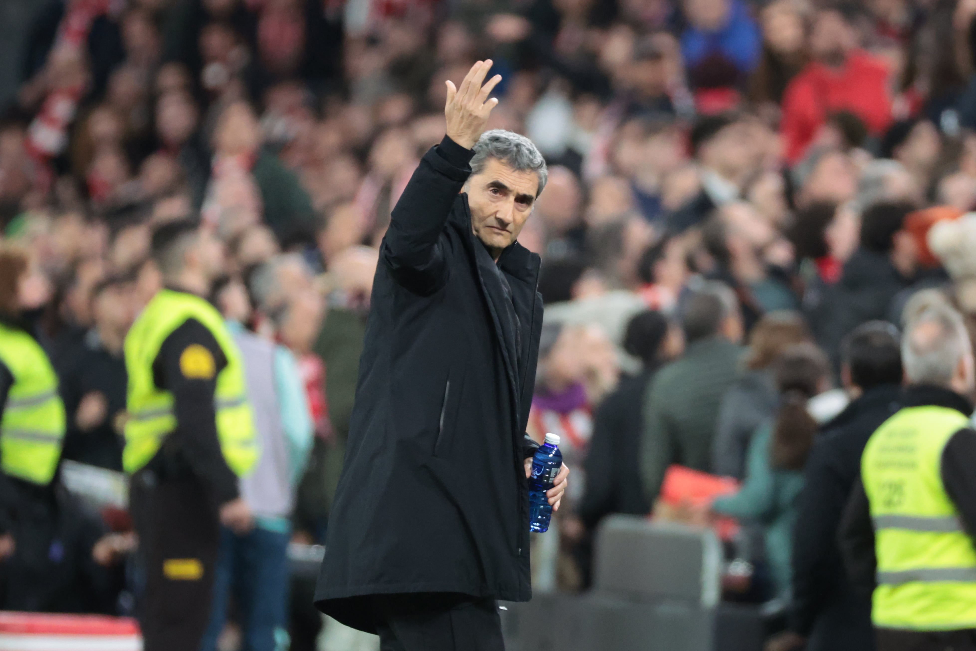 BILBAO, 07/03/2026.- El entrenador del Athletic Club Ernesto Valverde durante el partido de la jornada 27 de LaLiga que Athletic Club de Bilbao y FC Barcelona disputan este sábado en San Mamés. EFE/Luis Tejido